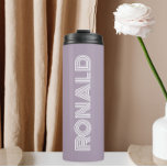 Mauve Modern Typografy Personalisiert Name Thermosbecher<br><div class="desc">Behalt warme und kalte Getränke mit diesem trendigen,  isolierten,  mauvfarbenen Thermalwäscher,  der mit dem Namen in weißer,  moderner Typografie bedruckt wird. Bearbeiten Sie Ihren Thermalwäscher und ersetzen Sie den Namen mit dem gewünschten Namen. Ideal für ein Geburtstagsgeschenk,  Hochzeitsgeschenk,  Trauzeuge,  etc.</div>