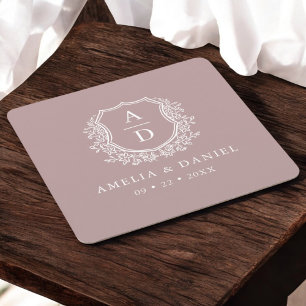 Mauve Monogram Wedding Floral Wappen Elegant Rechteckiger Pappuntersetzer