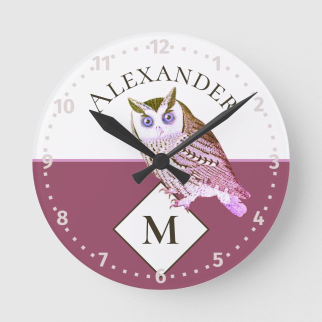 Mauve Pink Owl Monogram Name  Runde Wanduhr (Vorderseite)