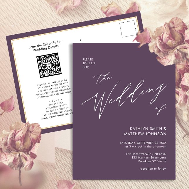 Mauve QR Code in einem modernen Skript Hochzeit Einladungspostkarte (Von Creator hochgeladen)