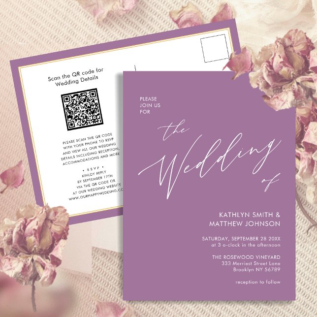 Mauve QR Code in einem modernen Skript Hochzeit Einladungspostkarte (Von Creator hochgeladen)