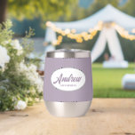 Mauve Stylized Wedding Trauzeuge Name<br><div class="desc">Gönnen Sie Ihrem Hochzeitsreisenden einen Trauzeuge mit diesem personalisierten Edelstahl-Edelstahlwascher,  der in einem weißen,  ovalen Design in einem stilisierten Drehbuch seinen Namen trägt. Hintergrundfarbe und Skript ist lila. Personalisieren Sie Ihren Weinwäscher,  indem Sie den Namen mit dem gewünschten Namen bearbeiten und ersetzen. Erhältlich in vielen beliebten Hochzeitsfarben.</div>