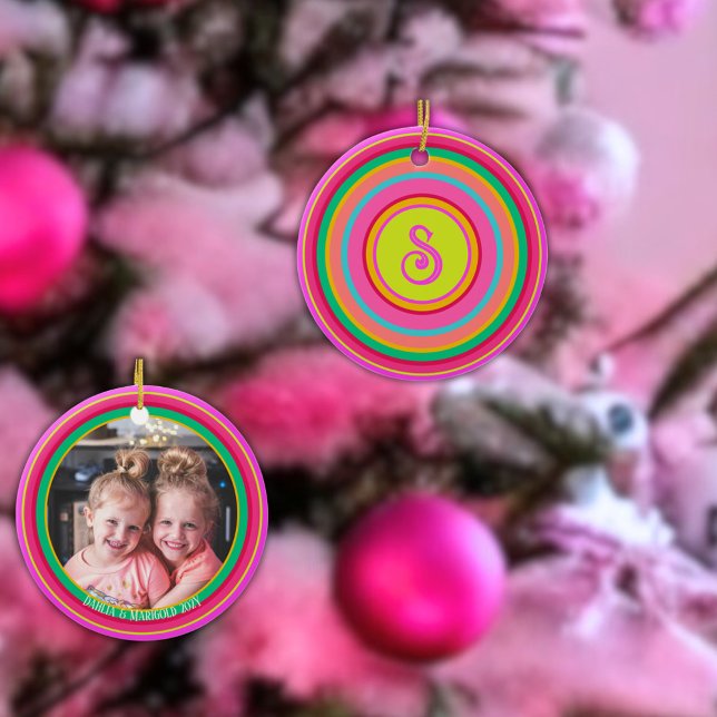 Maximales farbiges Foto der Streifen Keramik Ornament (Colorful strioed monogram photo ornament personalized with names and years. Pinks, greens, orange, r)