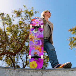 Maximalistischer, fetter, lebendiger Blumen-Collag Skateboard