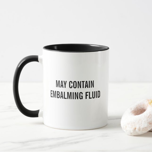 May enthält Embalming Fluid Funny Tasse (Mit Donut)