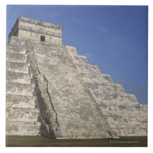 Mayaruinen bei Chichen Itza, Kukulcans Pyramide Fliese