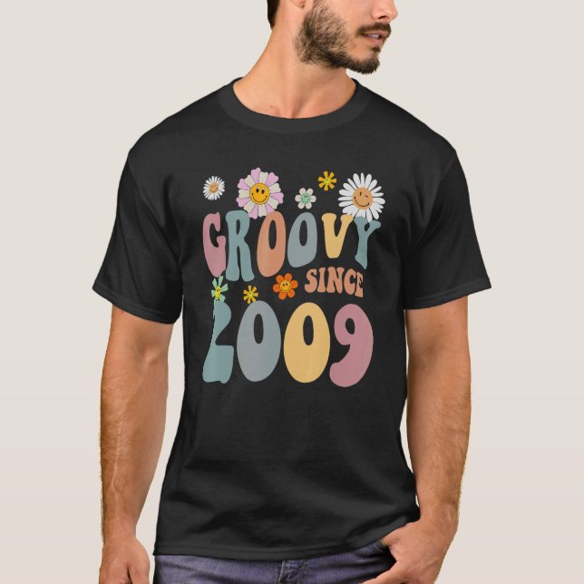 Mb Groovy Seit 2009 Retro Hippie Blume 13. Geburts T-Shirt (Vorderseite)