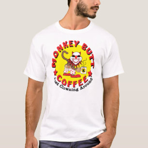MBC, der herum T-Shirt herumblödelt