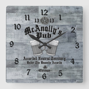 McAnally's Pub Black Logo Quadratische Wanduhr