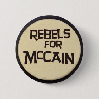 McCain lehnt sich Knopf auf Button