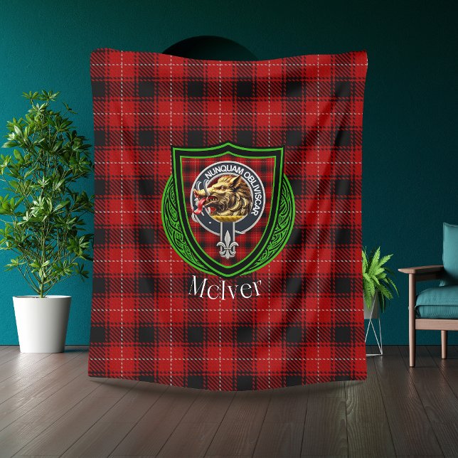 McIver Scottish Clan Tartan Crest Fleecedecke (Von Creator hochgeladen)