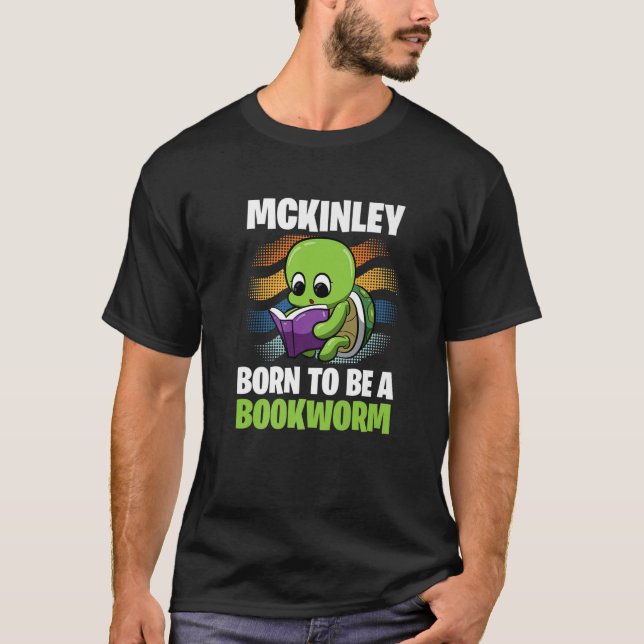 Mckinley - Geboren als Buchwurm - Personalisiert T-Shirt (Vorderseite)