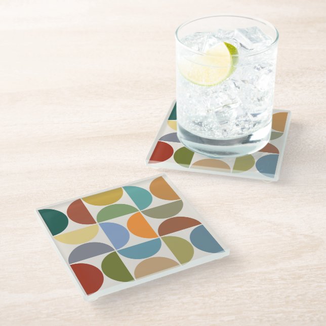 MCM simuliert Farbe auf dem Cremeplatz Glasuntersetzer (Schrägansicht)