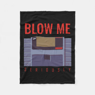 Me Serious 90s Retro Video Game Vintag Gamer Fleecedecke