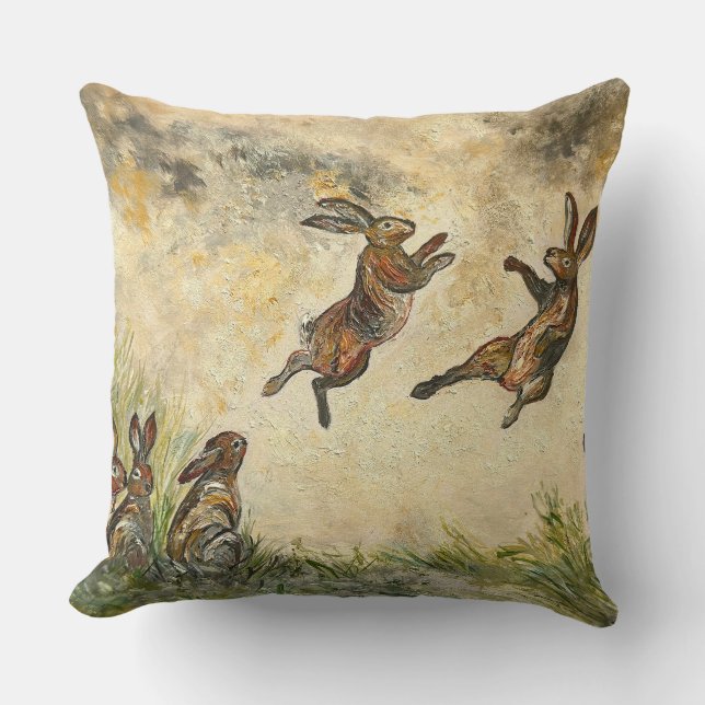 Meadow Matchup Playful Hares in a Meadow  Kissen (Vorderseite)