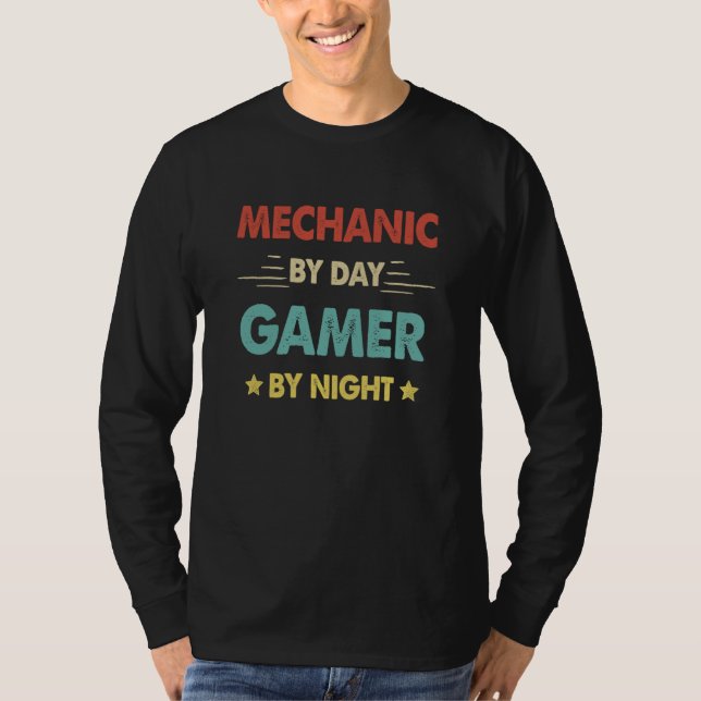 Mechanic By Day Gamer By Night  1 T-Shirt (Vorderseite)