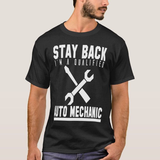 Mechanic  Stay Back Im A Qualified Auto Mechanic T-Shirt (Vorderseite)