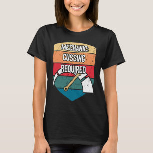Mechanische Bearbeitung erforderlicher Reparatur v T-Shirt