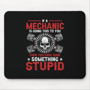 Mechanische Kunst   Ein Mechaniker bei der Arbeit Mousepad