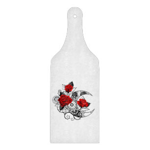 Mechanischer Halbmond mit roten Rosen Schneidebrett