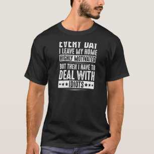Mechanisches Auto mit Idioten T-Shirt