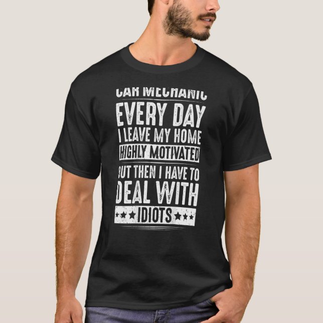 Mechanisches Auto mit Idioten T-Shirt (Vorderseite)