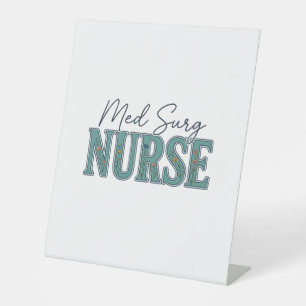 Med Chir Krankenschwester Florales Vintage-Gravurd Sockelschild
