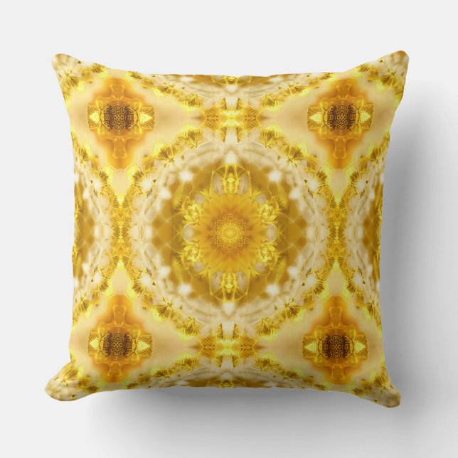 Medallion Muster in Mustard Yellow Batik Muster Kissen (Vorderseite)