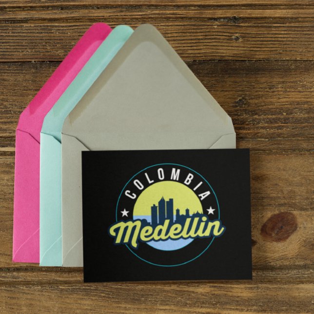 Medellin City Logo in Kolumbien Postkarte (Medellin Colombia City Logo Green Postcard)
