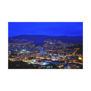 Medellin, Kolumbien nachts Leinwanddruck
