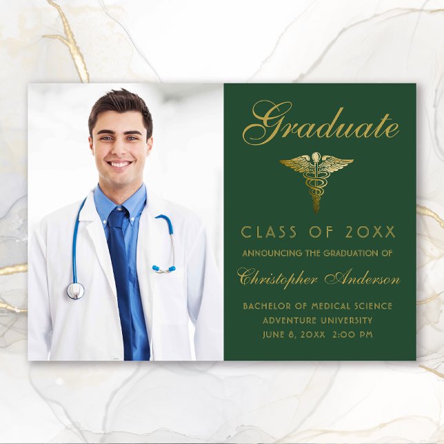 Medical Green Gold Caduceus Foto Abschluss Ankündigung (Medical Green Gold Script Photo College Graduation Announcement)