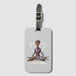 Meditation. Alien in ruhiger Pose Gepäckmarke Gepäckanhänger