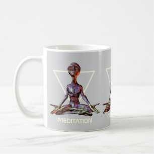 Meditation. Alien in ruhiger Pose Kaffeetasse