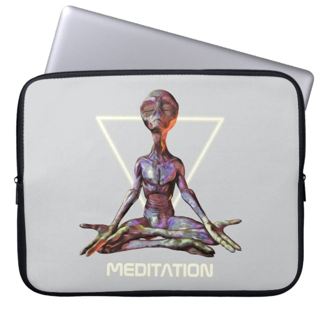 Meditation. Alien in ruhiger Pose Laptopschutzhülle (Vorderseite)