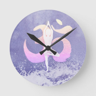 Meditation Instructor Yoga Pose Om Sign Runde Wanduhr