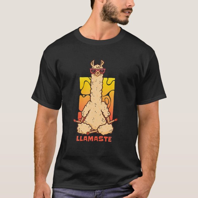 Meditation Llama Retro Graphic T-Shirt (Vorderseite)