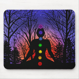 Meditation und die Bäume in einer sternenreichen N Mousepad