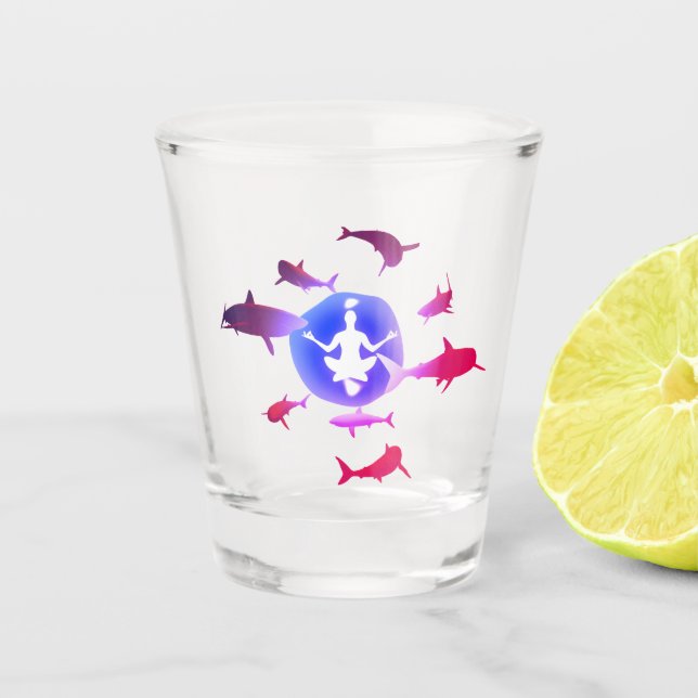 Meditation unter Wasser Schnapsglas (Vorderseite)