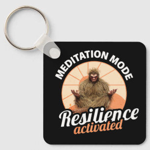 Meditationsmodus: Resilienz aktiviert Bigfoot Schlüsselanhänger