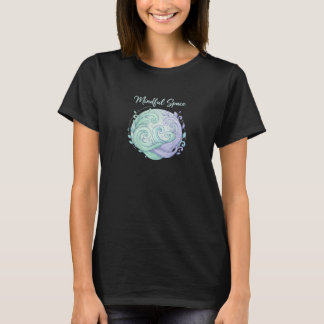 Meditativer Raum - Pastell-Serenitäts-Design T-Shirt