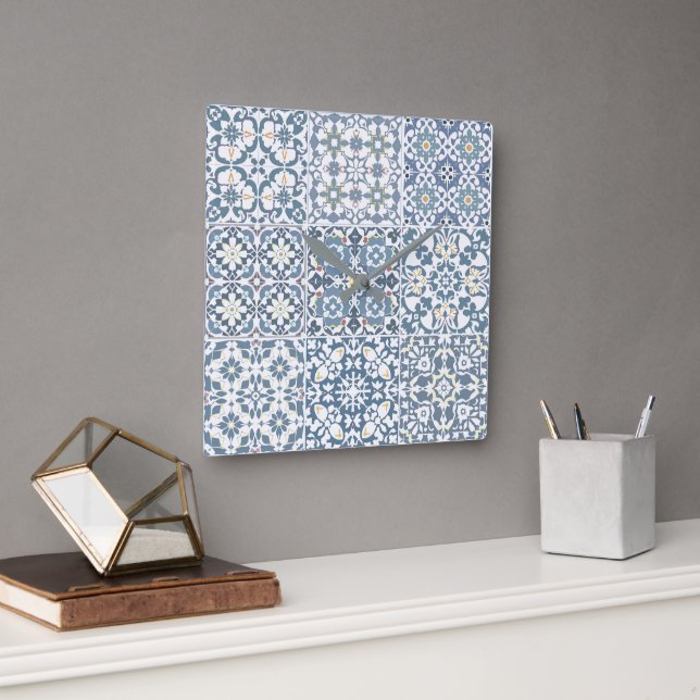 Mediterranean Tiles, Moroccan, Majolica, Azulejo Quadratische Wanduhr (Büro)