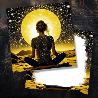 Meditieren der Frau vor Vollmond