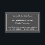 Medizinischer Facharzt mit traditionellem, Vintage Visitenkarte<br><div class="desc">Dieses Vintage und klassische Design der Visitenkarte bietet einen beruflichen Namen,  eine Klinik oder einen Firmennamen,  einen Berufstitel und individuell anpassbare Kontaktdaten. Es hat auch einen zweizeiligen weißen Rand. Visitenkarten wie diese können von einem berufliche wie einem Hausarzt,  einem Hausarzt oder einem Allgemeinmediziner verwendet werden.</div>