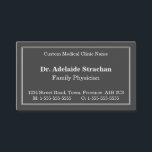 Medizinischer Facharzt mit traditionellem, Vintage Visitenkarte<br><div class="desc">Dieses Vintage und klassische Design der Visitenkarte bietet einen beruflichen Namen,  eine Klinik oder einen Firmennamen,  einen Berufstitel und individuell anpassbare Kontaktdaten. Es hat auch einen zweizeiligen weißen Rand. Visitenkarten wie diese können von einem berufliche wie einem Hausarzt,  einem Hausarzt oder einem Allgemeinmediziner verwendet werden.</div>