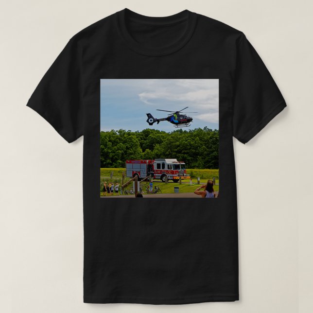 Medizinischer Hubschrauber im Flug T-Shirt (Design vorne)