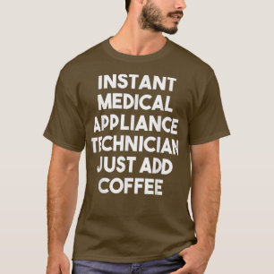 Medizinischer Instant-Messgerät-Techniker fügen ei T-Shirt