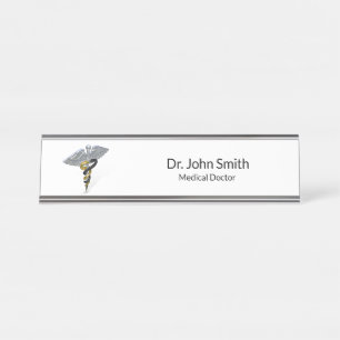 Medizinischer silberner schreibtischnamensplakette