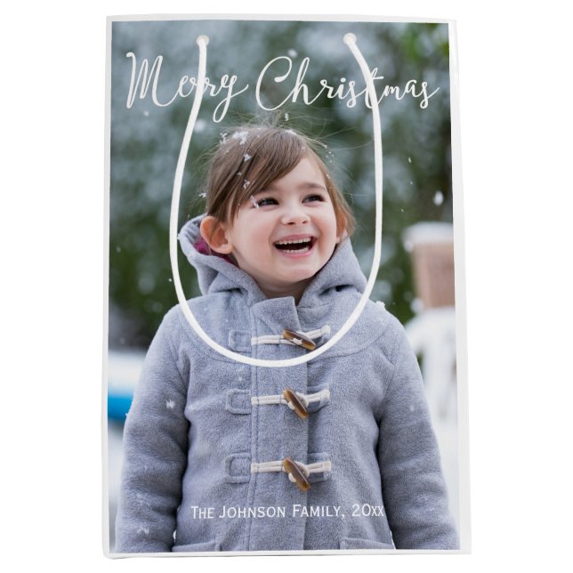 Meduim Girl and Snow Foto Weihnachtsgeschenktasche Mittlere Geschenktüte (Vorderseite)