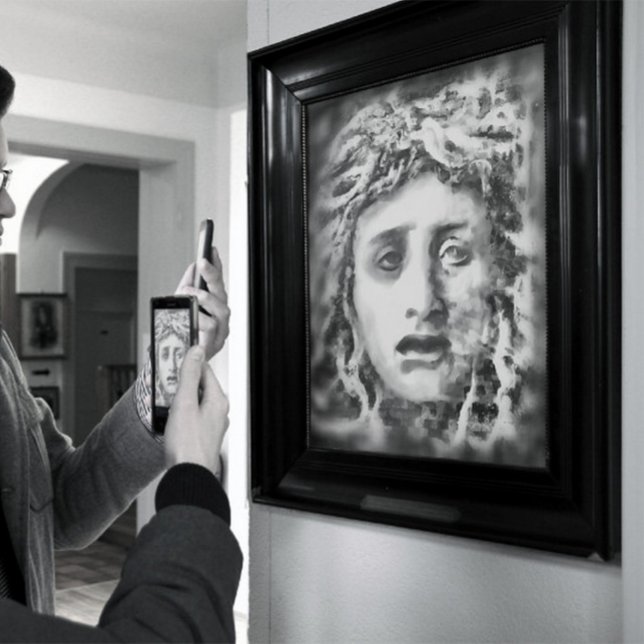 Medusa Antike Goddess Portrait in Grau Poster (Von Creator hochgeladen)