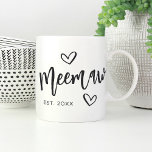 Meemaw Jahr etablierte Oma Kaffeetasse<br><div class="desc">Mit diesem einfachen Design,  das "Meemaw" in handgezeichneten Schriftzeichen mit Herz-Akzent enthält,  schaffen Sie einen süßen Sake für Oma. Personalisieren Sie mit dem Jahr,  in dem sie eine Großmutter für einen niedlichen Muttertag oder eine Schwangerschaftsankündigung geworden ist.</div>